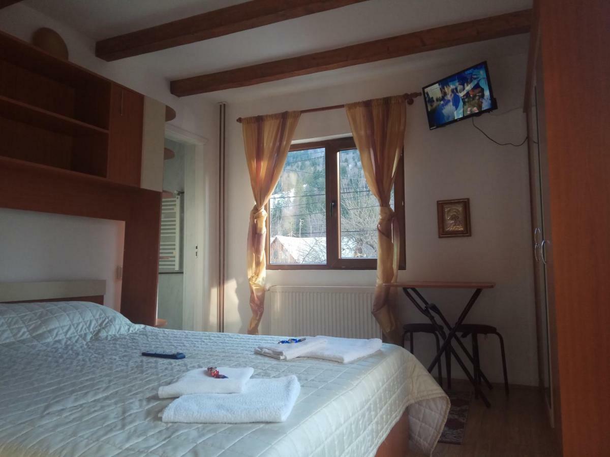 Casa Alexandru Hotel อาซูกา ภายนอก รูปภาพ