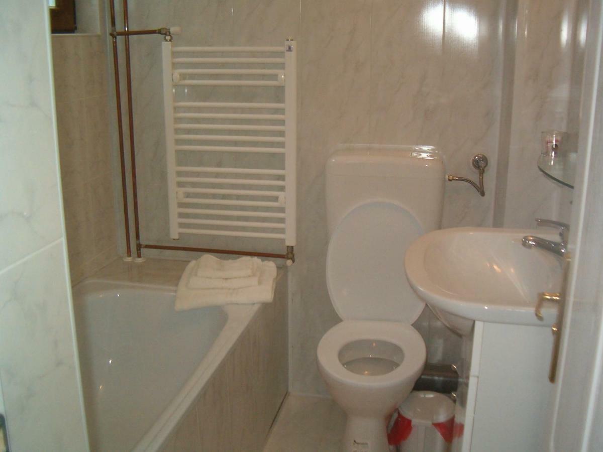 Casa Alexandru Hotel อาซูกา ภายนอก รูปภาพ